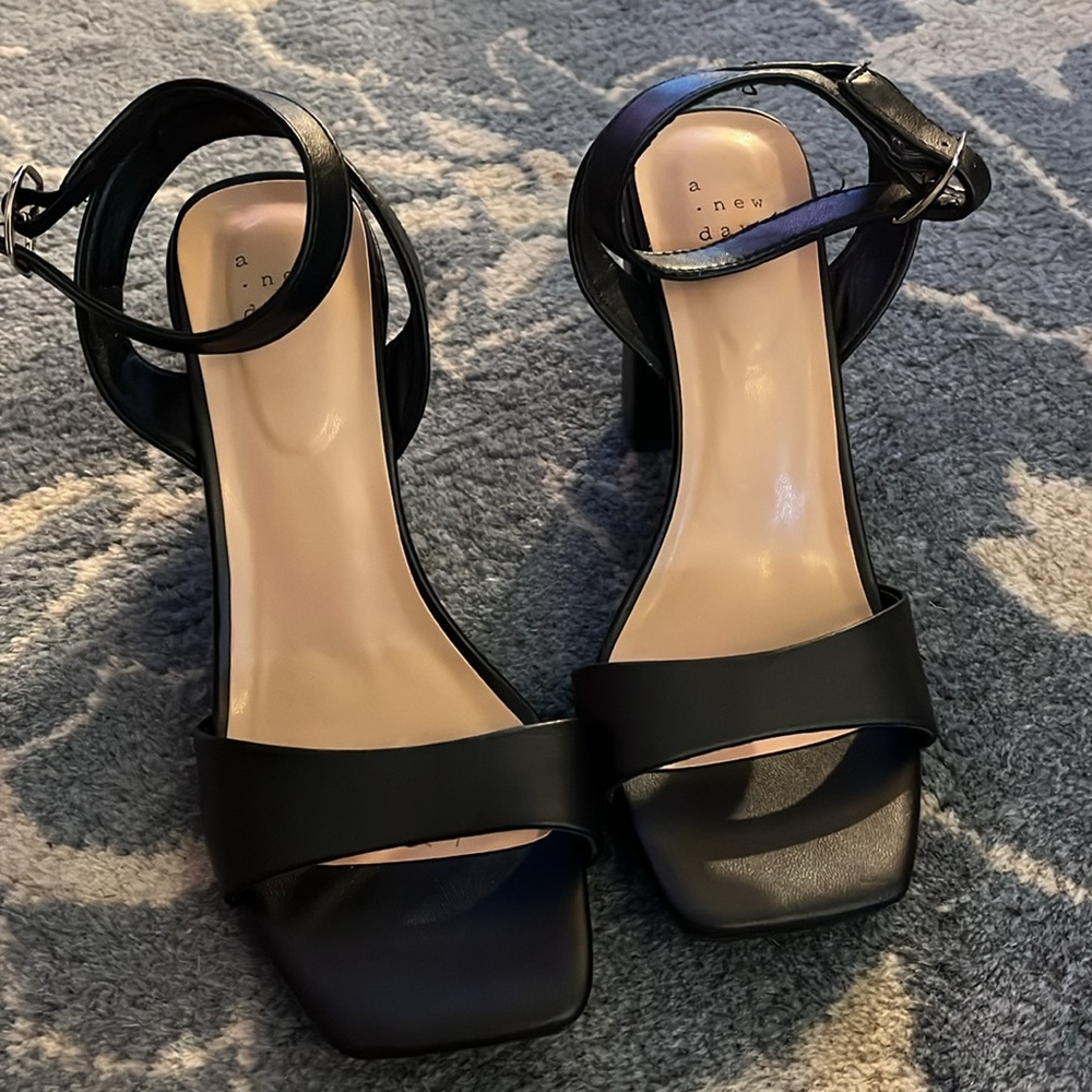 Target heels - Picture 2 of 5